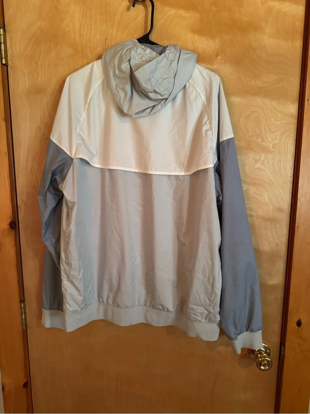 Nike Men's White & Light Gray Colorblock Windbreaker Jacket